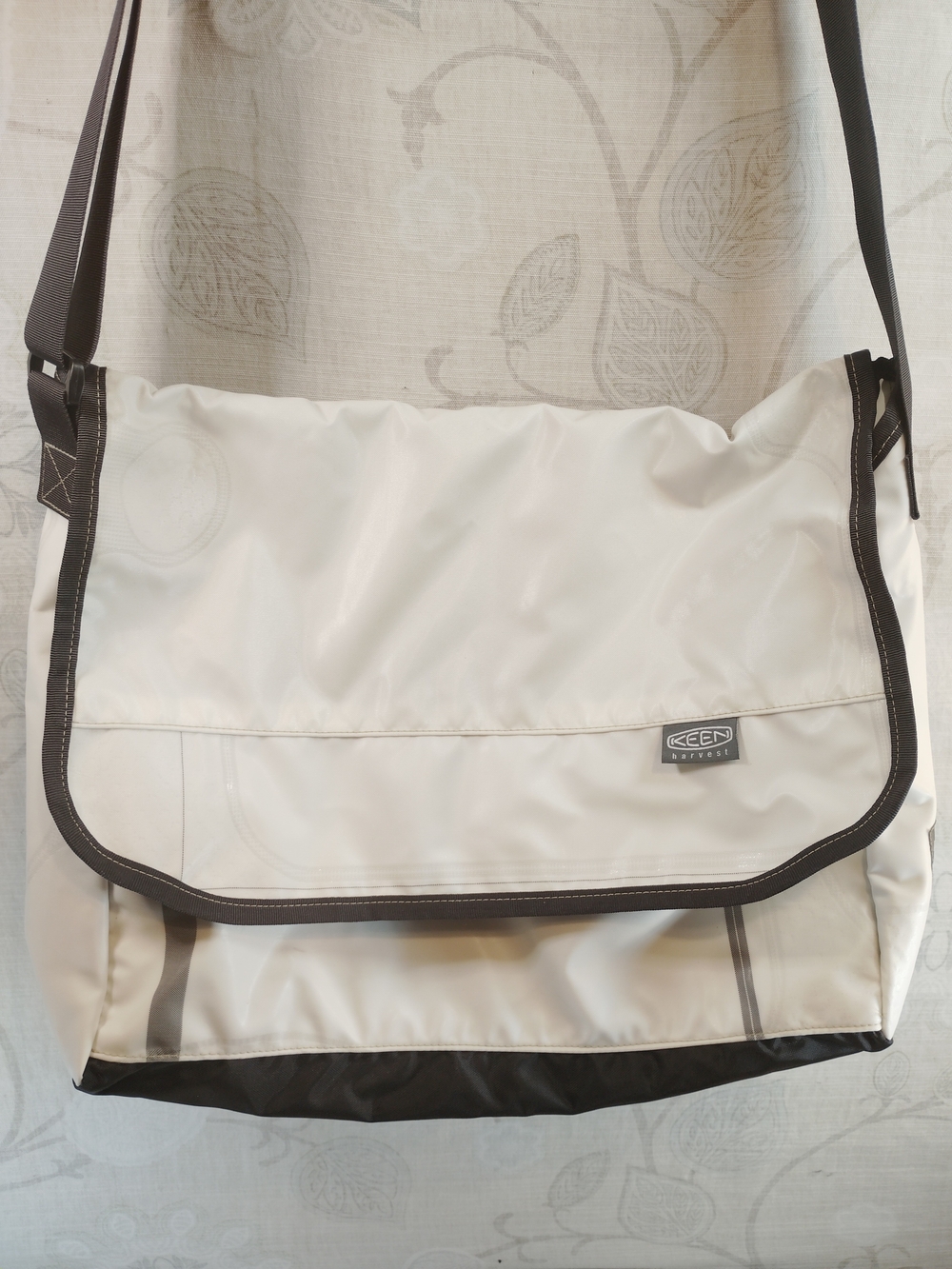 KEEN Harvest Messenger Bag In Cream with Black Trim